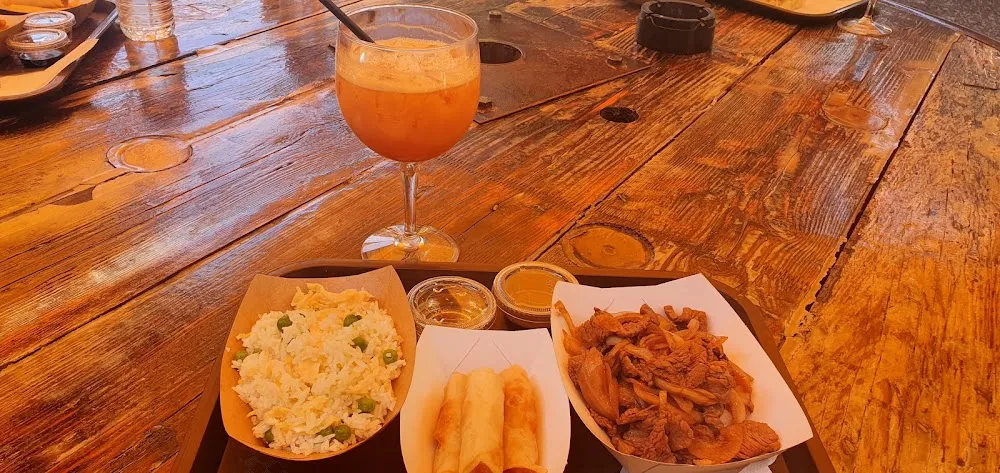 Riz Bœufs Aux Oignons Et Nems Crevettes